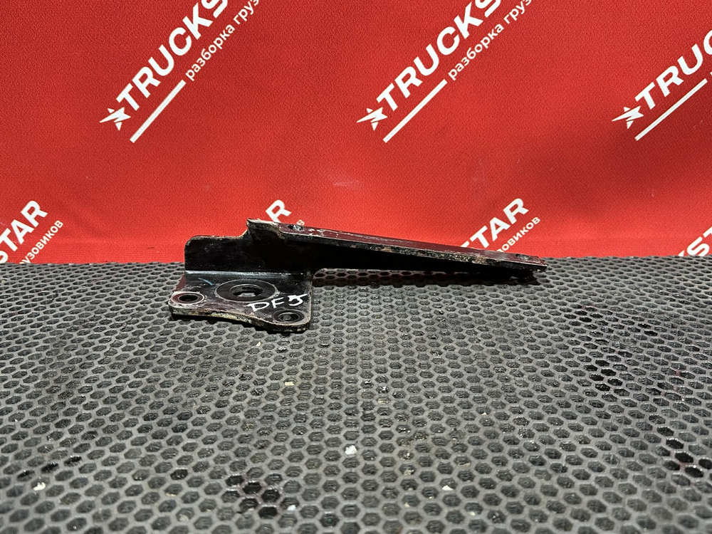 Кронштейн амортизатора