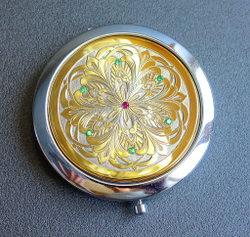 Маленькое зеркальце "Украшение"