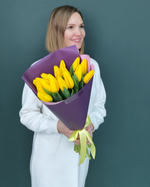 Букет из 19 желтых тюльпанов(00198)