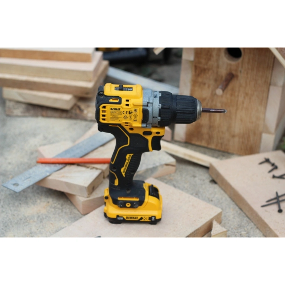 Дрель-шуруповерт бесщеточная аккумуляторная DeWalt DCD701D2-QW