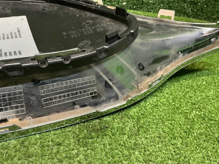 Решетка бампера LH Mercedes S Z223 (20-нв) Maybach