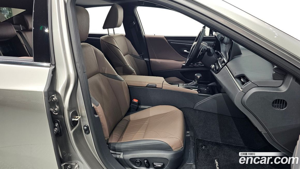 Lexus ES300h 7 Generation Luxury Plus (01.2024)