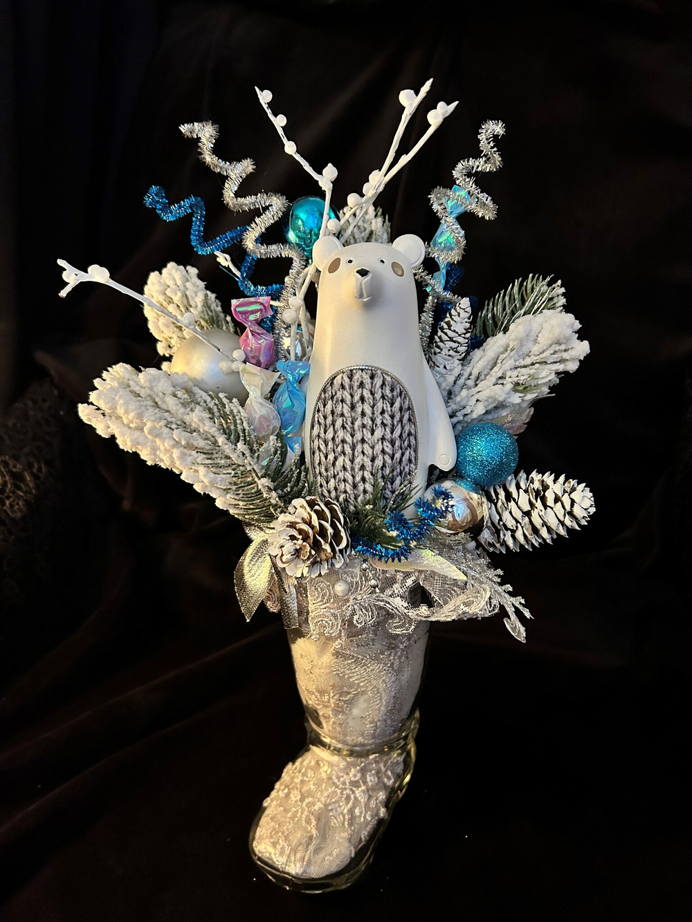 Новогодняя композиция 2024 "Белый мишка в сапожке"