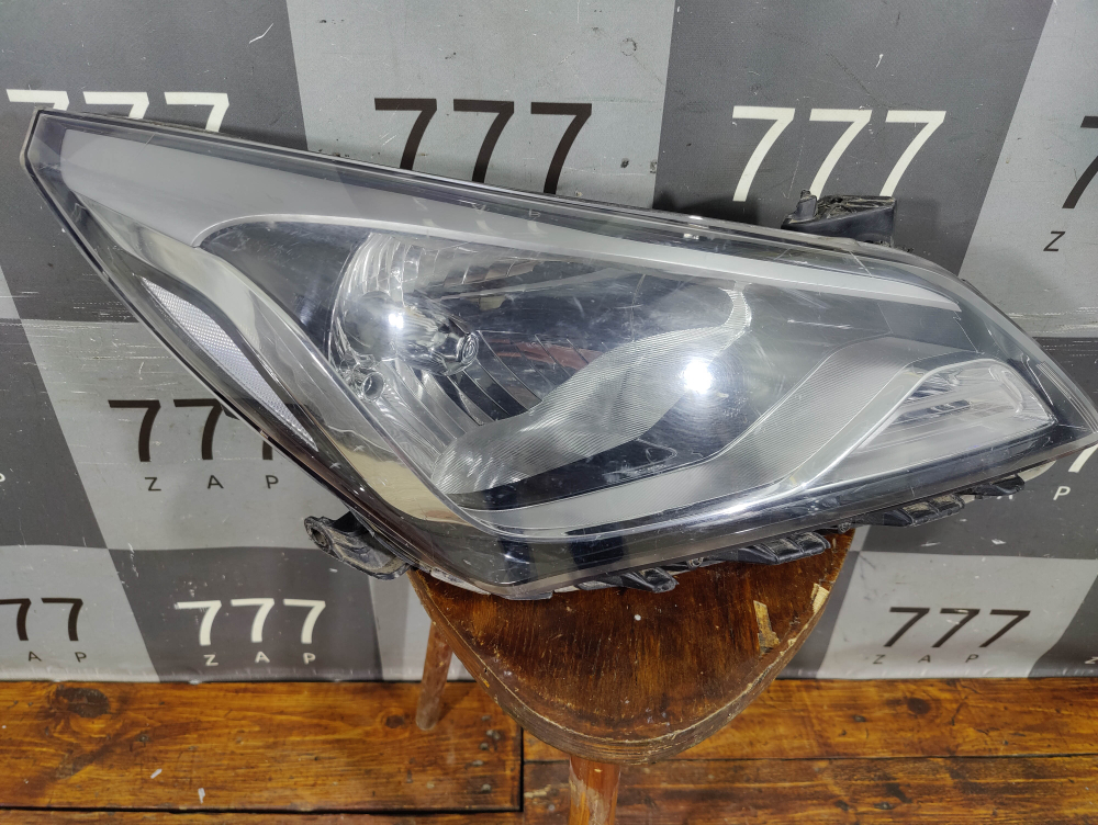 Фара правая Hyundai Solaris 1 (RB) 14-17 Б/У Оригинал 921024L600