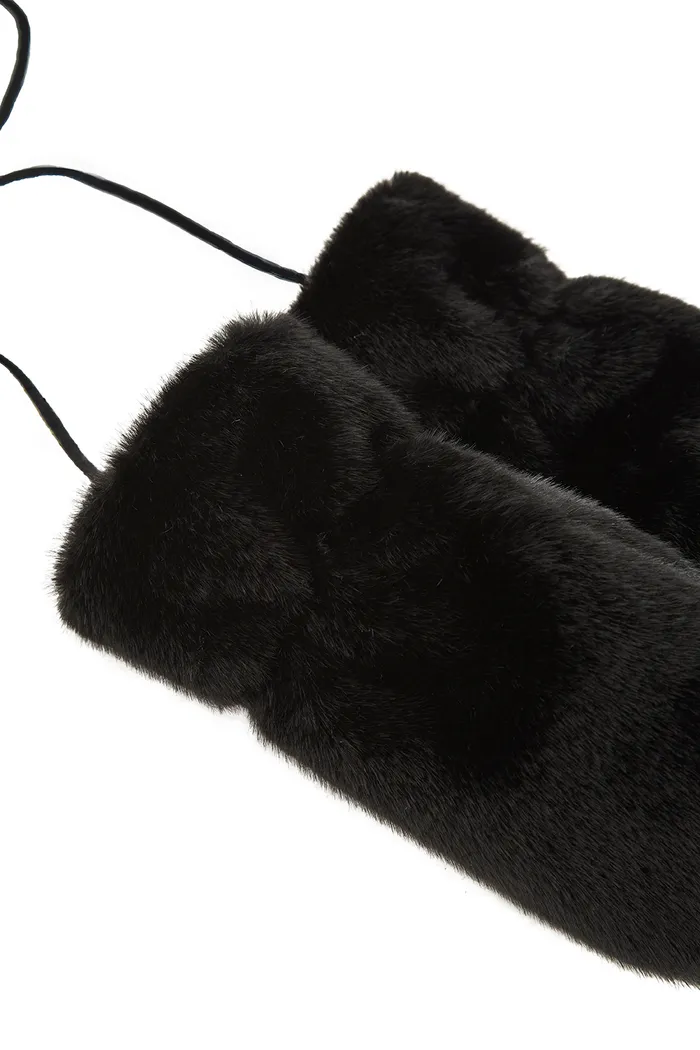 Варежки зимние из эко-меха черного цвета