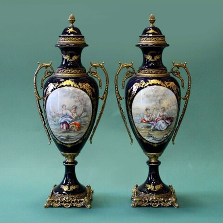 Винтаж: Пара изящных ваз в дворцовом стиле