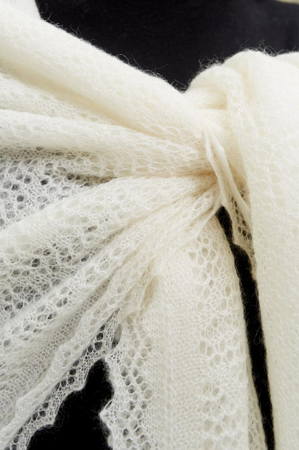 Оренбургский пуховый платок П2-130-01 белый отбеленный