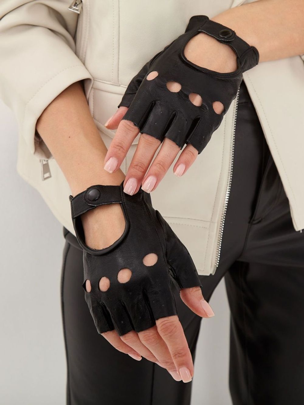 Перчатки без пальцев короткие кожаные