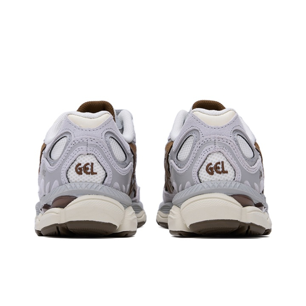 alt="ASICS GEL-NYC Cream Cement Grey замшевые накладки и сетчатый верх"
