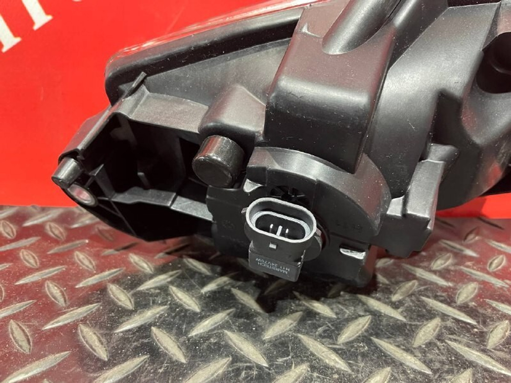 Фара противотуманная правая