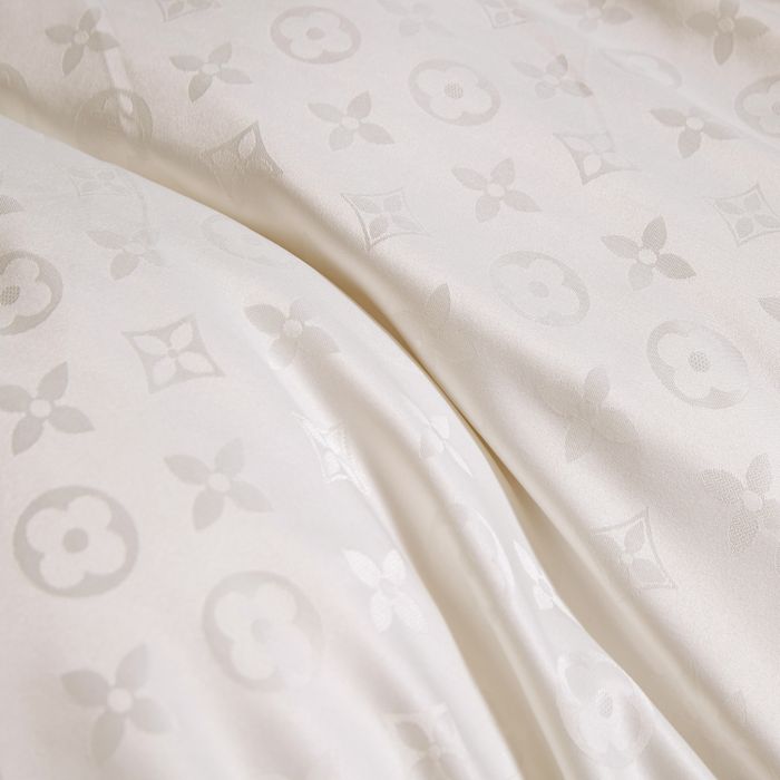 Комплект постельного белья на резинке Сатин Жаккард «Белоснежный шёпот»