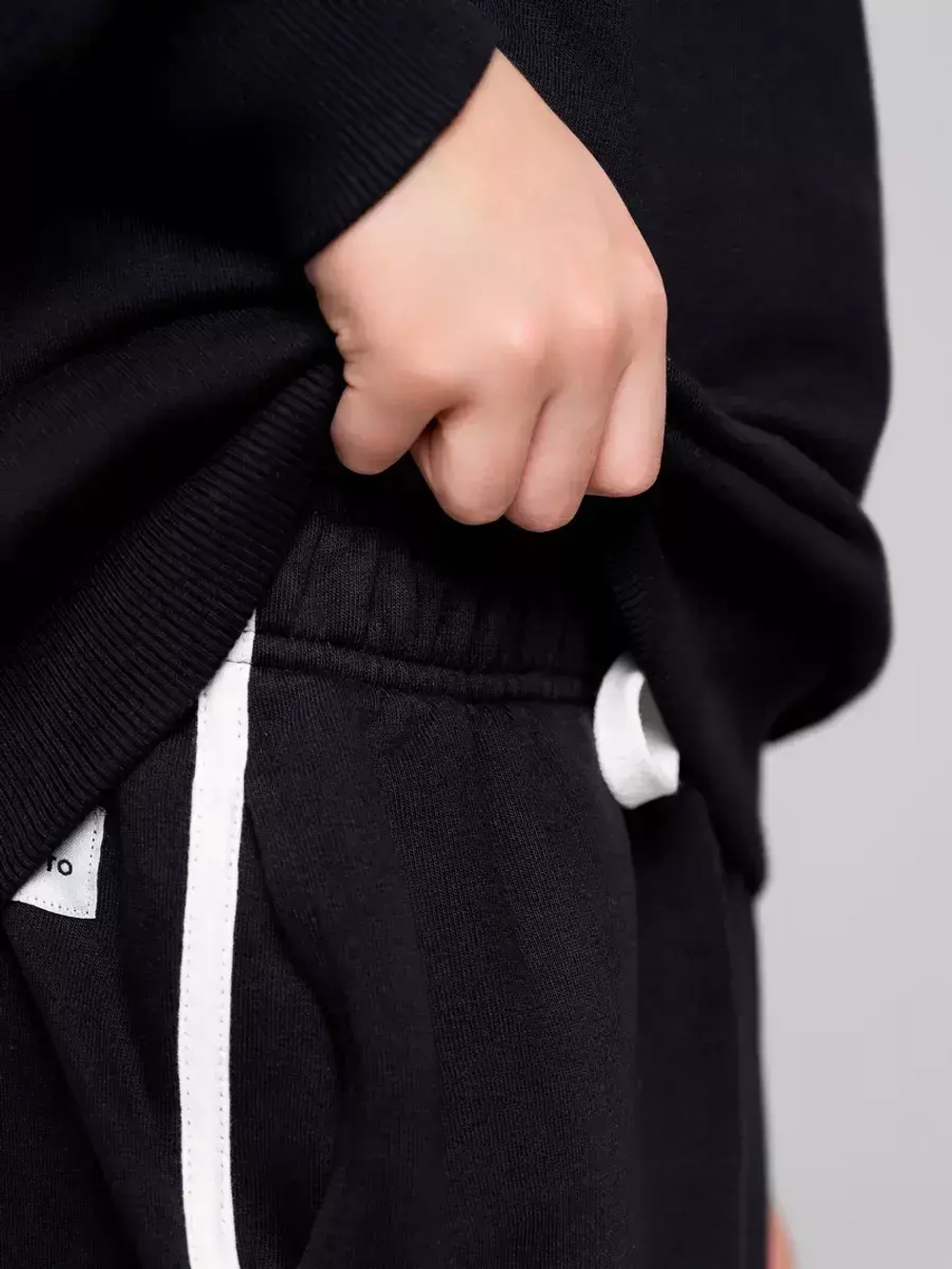 Штаны для мальчика на физкультуру с лампасами