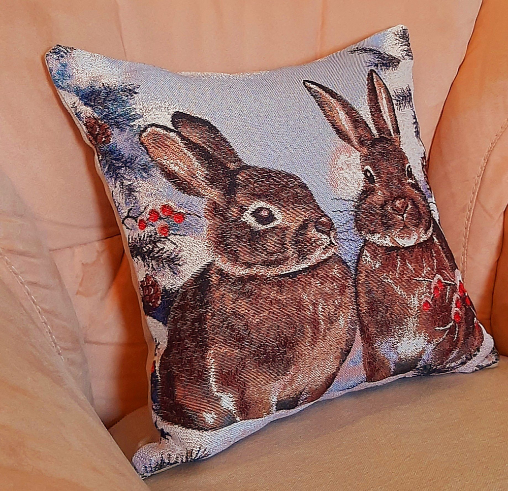 Декоративный гобеленовый чехол для интерьерной подушки Свидание зайчат 38*38