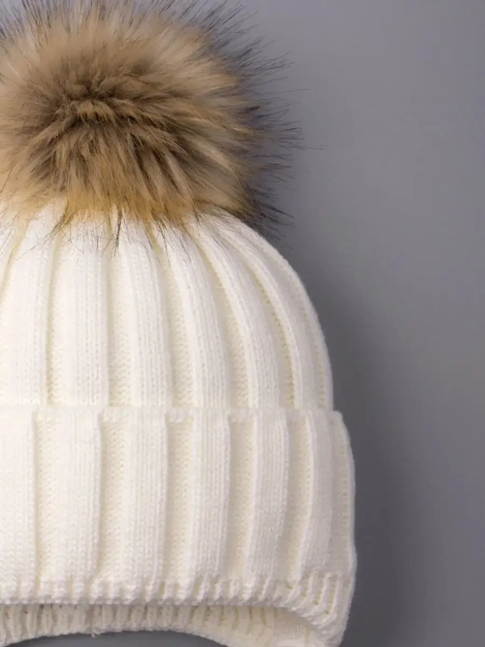 Шапка детская зимняя вязаная с помпоном