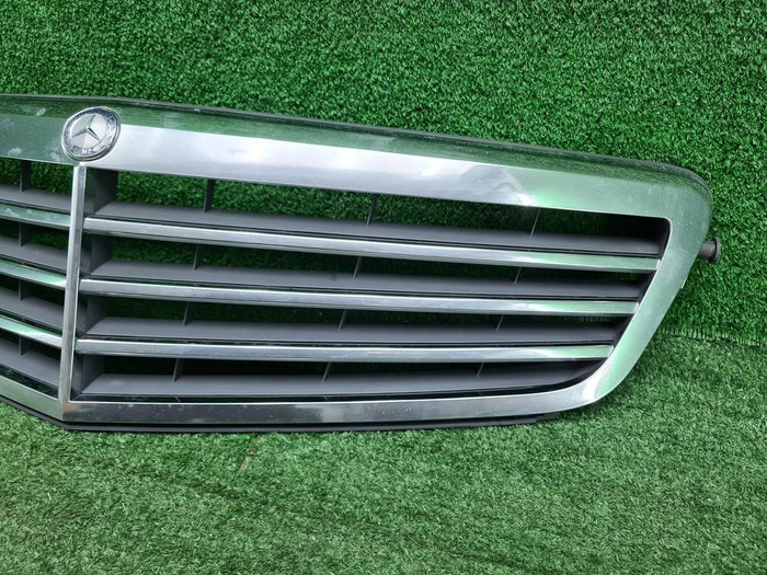 Решетка радиатора Mercedes C W204 (2006-2011)