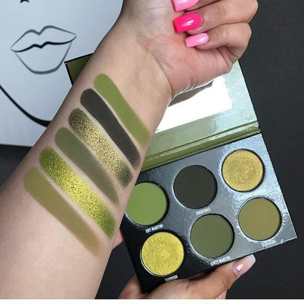 Give Me Glow Juicy Olive palette