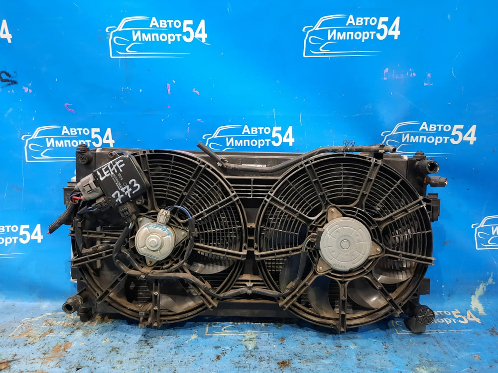 Радиатор двигателя NISSAN LEAF 2013
