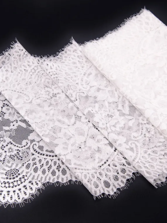 03-72 Кружево эластичные реснички 22 см, айвори 004