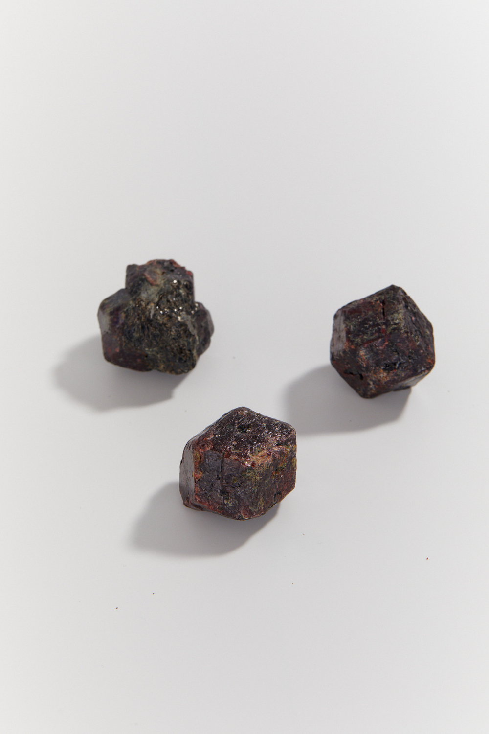 Альмандин (гранат) кристалл М