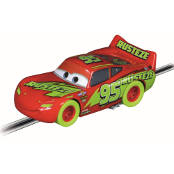 Carrera GO!!! - Светящийся гонщик Молнии МакКуина / артикул   64220  / GTIN 4007486642201