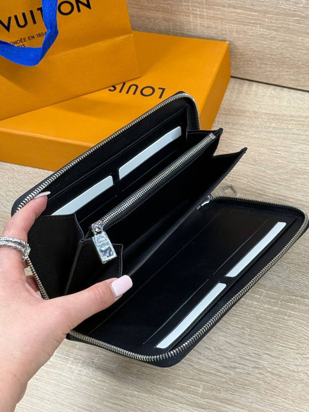 Кошелек Louis Vuitton