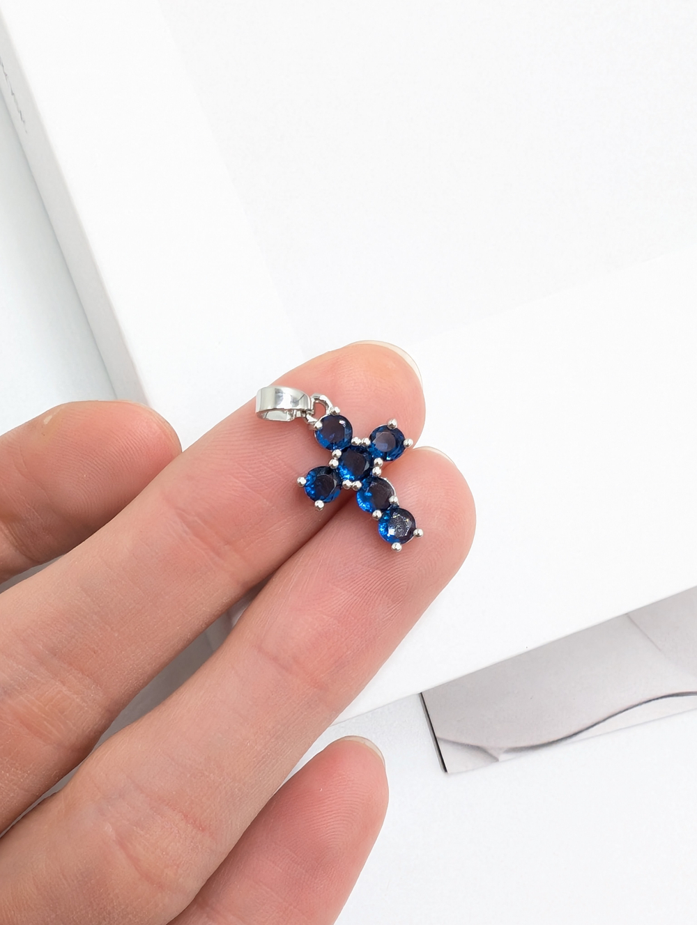 Подвеска крест с фианитами синий, 16.5*11.5мм