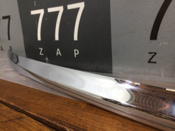 Накладка крышки багажника Mercedes E (W213) 16-21 Б/У Оригинал A2137573900