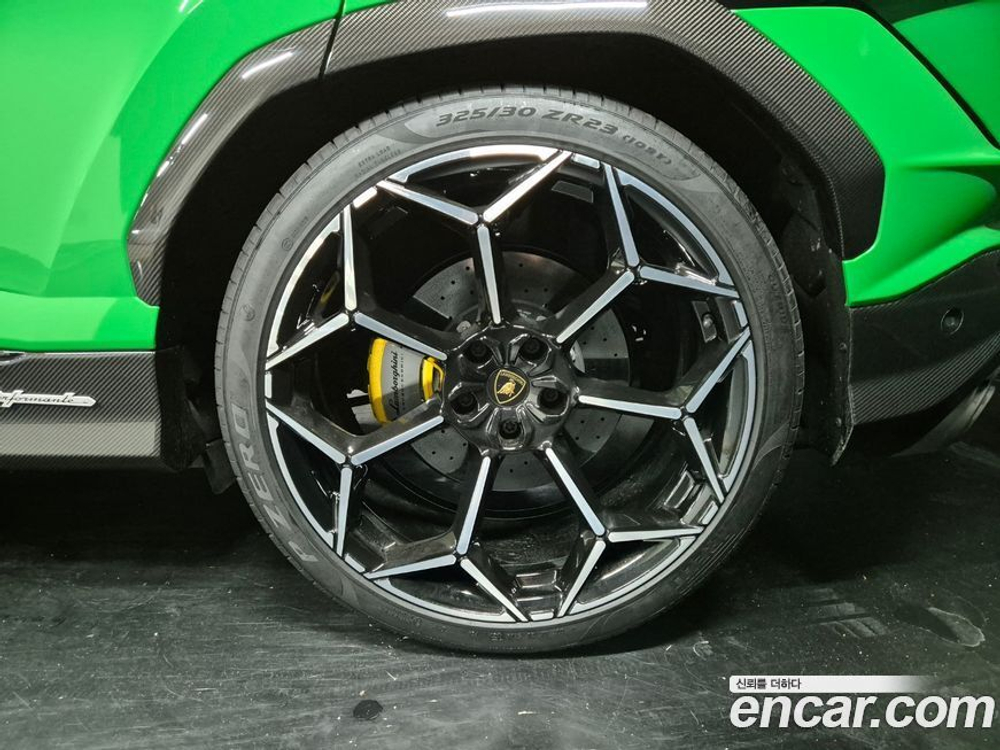 Lamborghini Urus 4.0 V8 퍼포만테 (08.2023)