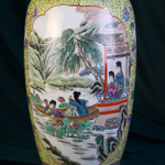 Парные вазы со сценами придворной жизни