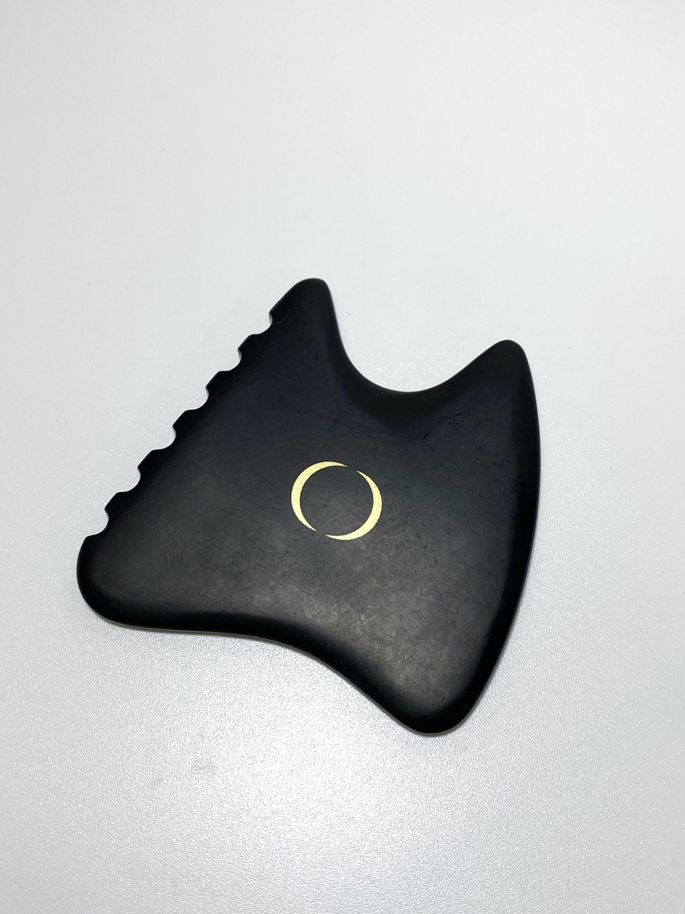 Массажер гуаша из гагата кошка