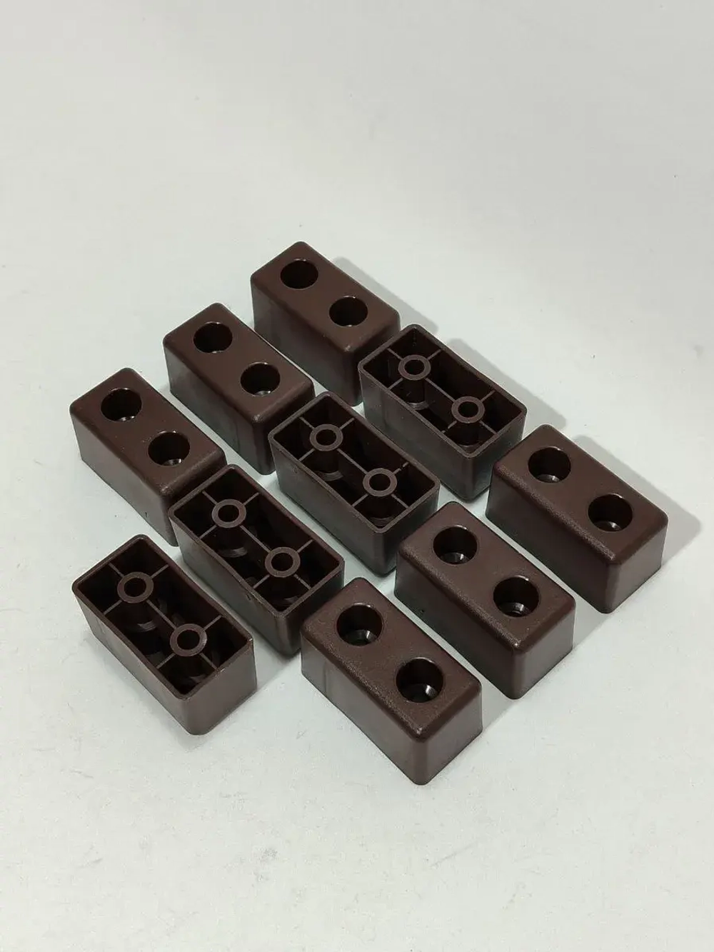 Мебельные ножки пластиковые для дивана шкафа и тумбочки