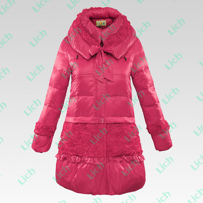 Пуховик детский с цветочным декором на манжетах и воротнике