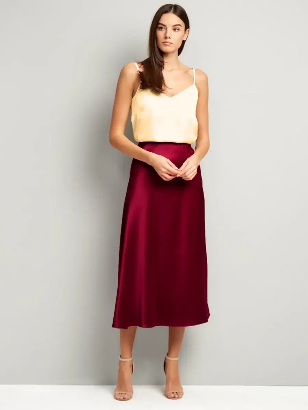 Юбка весенняя, атласная плотная, шелковая на резинке