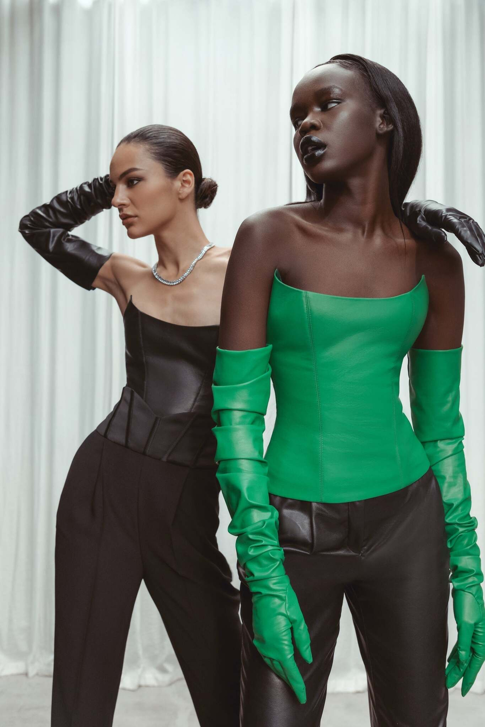 Удлиненный топ корсетного типа из эко-кожи с отстрочками