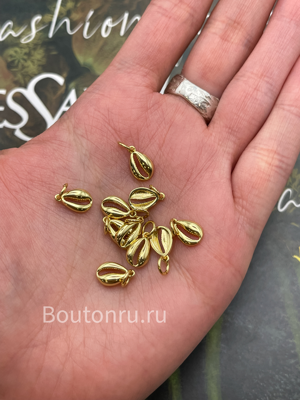 Подвеска "Ракушка" золотистая 10х6,5мм