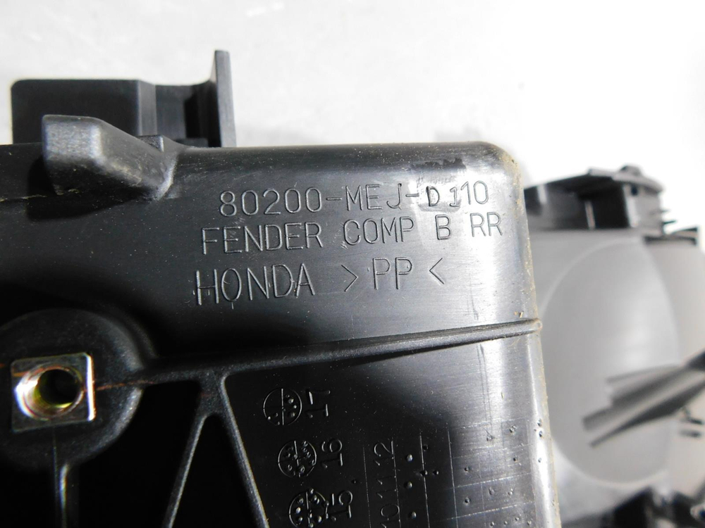 Подкрылок  Honda CB1300SF 80200-MEJ-D110 022805