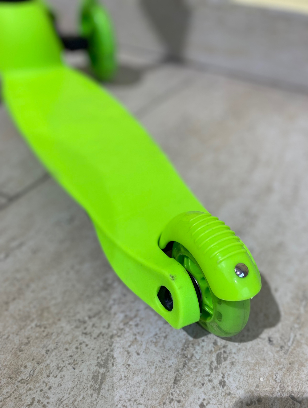 Самокат 3-х колесный цвет зеленый.141-21-2  колесо 110мм PU, 30кг