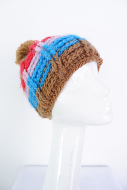Шапка вязаная яркая