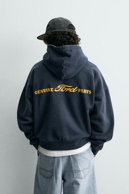 ZARA Х FORD ТОЛСТОВКА С КОМБИНИРОВАННЫМИ НАДПИСЯМИ, МОРСКОЙ СИНИЙ