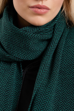 8381 Шарф женский (черно-зеленый)