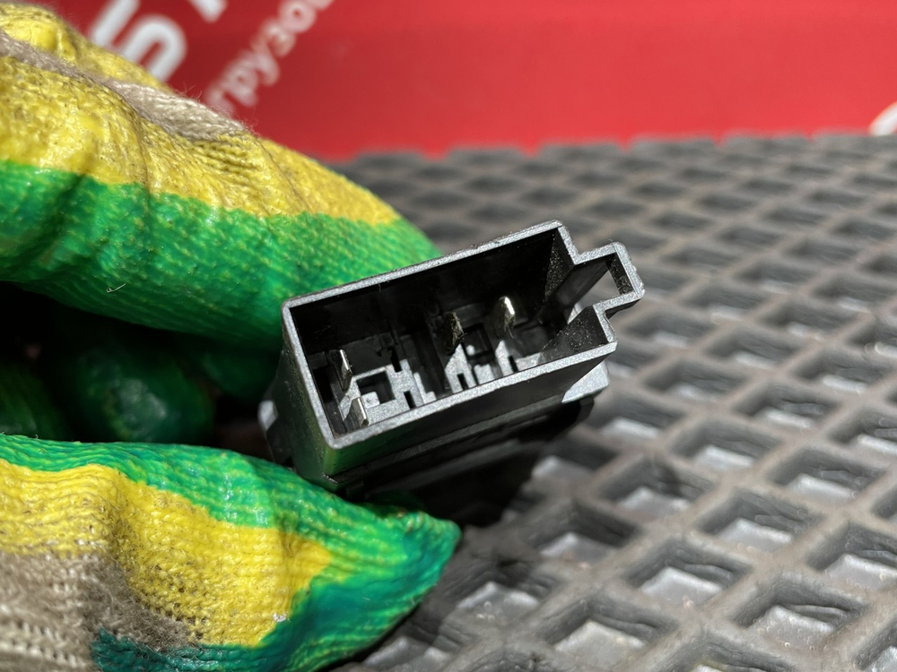 Кнопка освещения салона