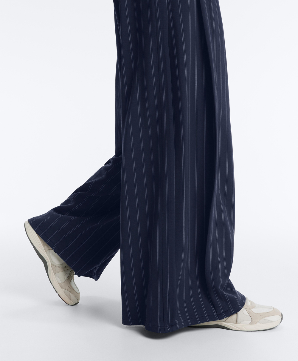 OYSHO Широкие брюки мягкие на ощупь с боковой складкой и модалом, синий