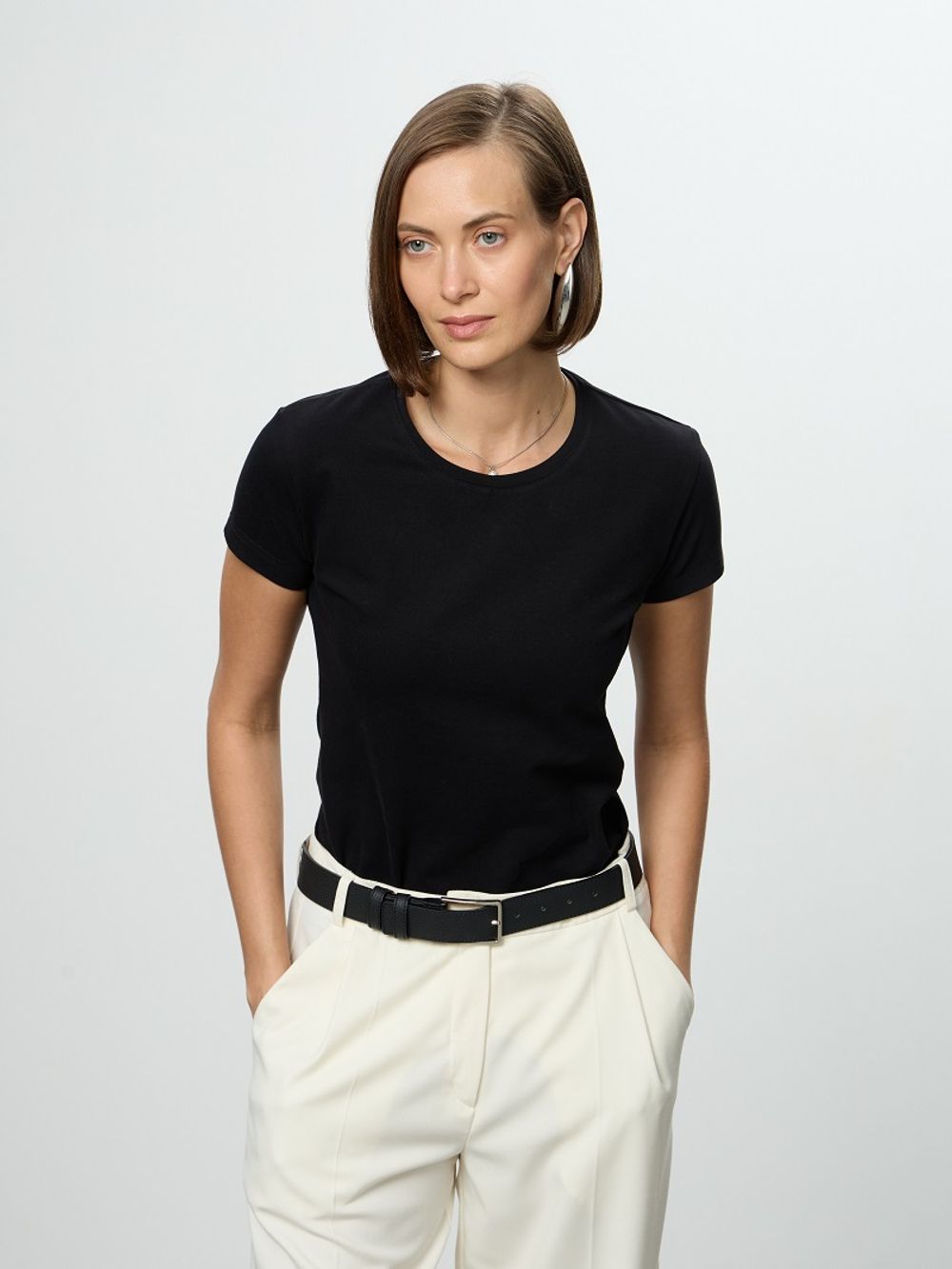 Футболка приталенная черная