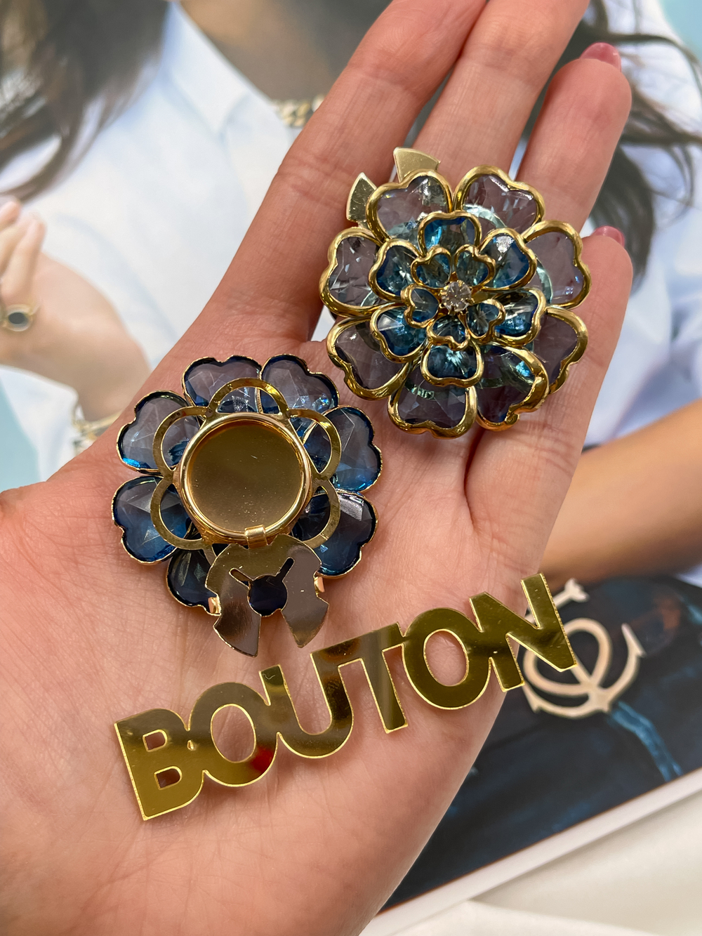 Накладка на пуговицу в виде голубого цветка