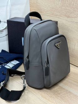 Рюкзак-слинг Prada
