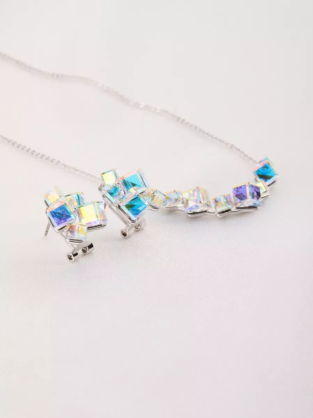 Серьги гроздья Мираж с кубиками-хамелеонами Swarovski