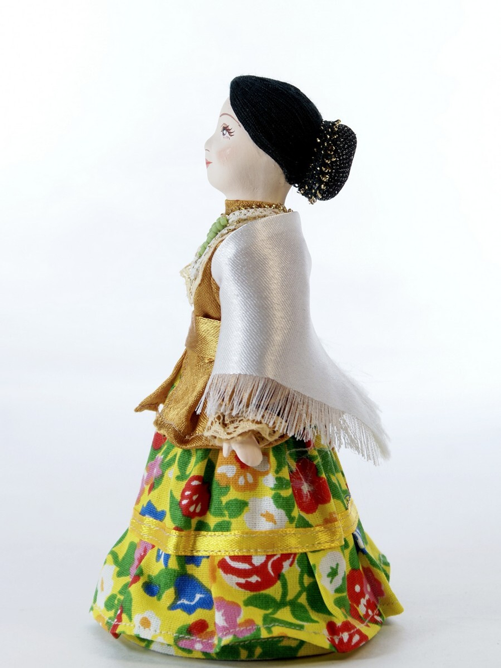 Кукла фарфоровая Донская казачка