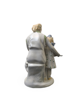 Фарфоровая статуэтка "Первая буква"