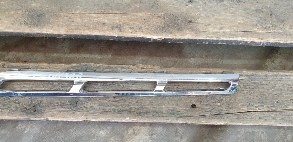 Молдинг решетки радиатора Mercedes GL GLS (X166) 15-19 Б/У Оригинал A1668881785