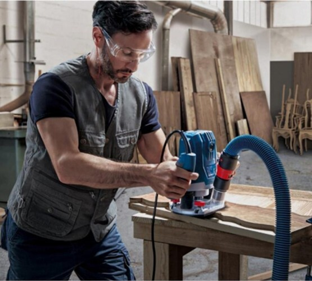 Фрезер сетевой BOSCH GOF 130 06016B7000